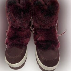 NWT Women's Cougar Burgundy Suede Snow Boots With 100% Rabbit Fur
